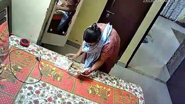 Jaipur Lawyer Installs Hidden Camera in his Bedroom Wife Caught Stealing Jewelry Video Goes Viral Jaipur Lawyer Installs Hidden Camera in his Bedroom Wife Caught Stealing Jewelry Video Goes Viral