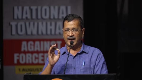 Kejriwal called for the gherao Prime MinisterNarendra Modi s residence protest against E-20 petrol