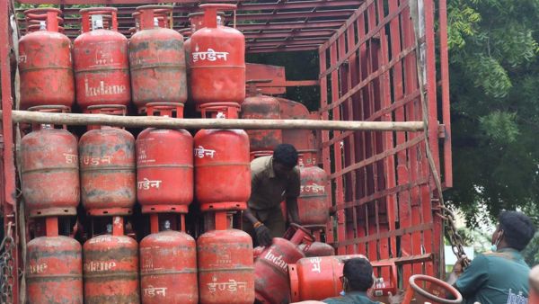 Govt Sets Massive LPG Output Targets for 24 Oil Refineries to Strengthen Domestic Cooking Gas Supply