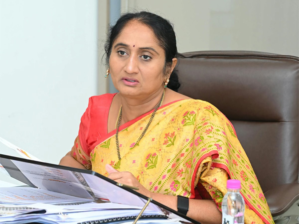 Nethanna Sevalo Minister Savitha Assures Every Eligible Weaver Will Get Nethanna Sevalo Benefits rs 25k in their accounts soon