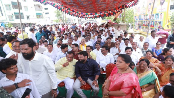 minister-vasamsetti-subhash-sharing-stage-with-ycp-leaders-in-east-godavari-district-sparks-politic