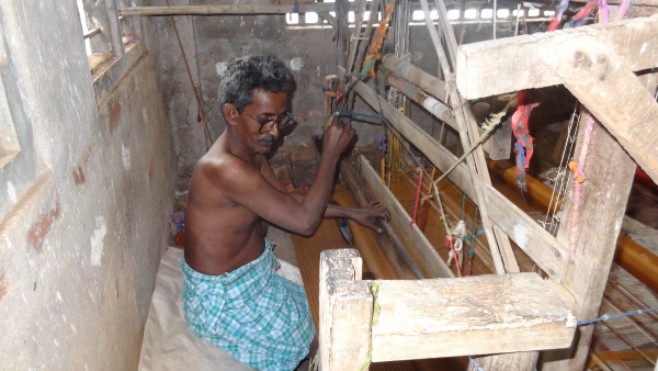 Nethanna Bhadrata insurance scheme for handloom and powerloom workers Free 5 lakh cover on death Nethanna Bhadrata insurance scheme for handloom and powerloom workers Free 5 lakh cover on death