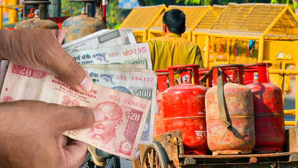 oil-companies-alerts-lpg-consumers-to-complete-e-kyc-by-august-16-to-retain-subsidy-here-the-detail