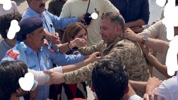 Pakistan Army Officer Fires Shots in Air at Islamabad University Campus After Clash With Students Pakistan Army Officer Fires Shots in Air at Islamabad University Campus After Clash With Students