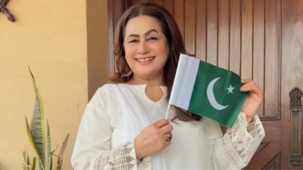 Pakistan Actresses Danced with National Flag to Indian Patriotic Song Raazi Video Goes Viral Pakistan Actresses Danced with National Flag to Indian Patriotic Song Raazi Video Goes Viral