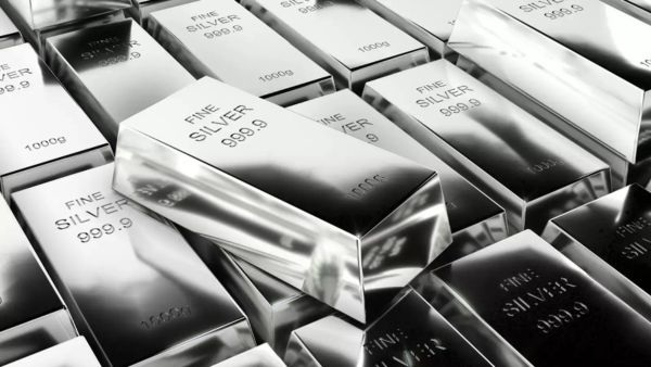 Silver Prices Surge Nearly 20 Percent in August Key Factors Driving the Metals Rally and Market Outlook