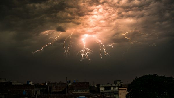 Scientists Use Thunderquakes and Fiber Optic Cables to Map Underground Hazards and Sinkholes Safely Scientists Use Thunderquakes and Fiber Optic Cables to Map Underground Hazards and Sinkholes Safely