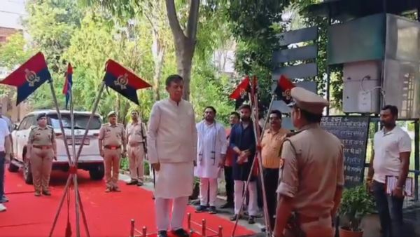 UP Assembly Speaker Satish Mahana Walks Off Stage During National Anthem in Unnao Sparking Controversy UP Assembly Speaker Satish Mahana Walks Off Stage During National Anthem in Unnao Sparking Controversy