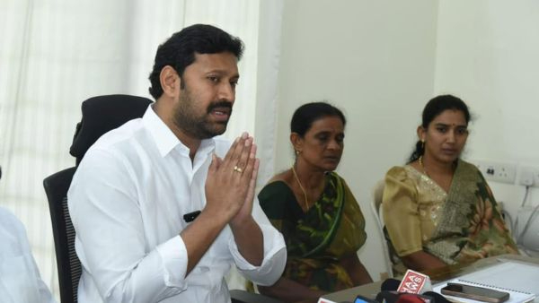 ED Raids YSRCP MP Avinash Reddy Premises Seizes Unaccounted Cash amp amp Bank Locker Keys In Viveka Murder Case