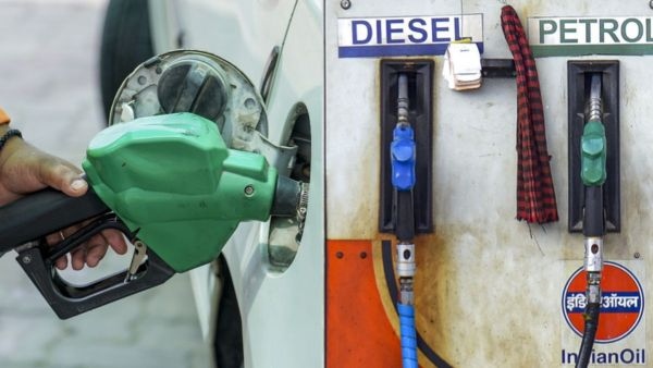 AP Petrol Dealers Threaten to Stop UPI Payments Over Rs 5 MDR Charge on Fuel Purchases Above Rs 2000 AP Petrol Dealers Threaten to Stop UPI Payments Over Rs 5 MDR Charge on Fuel Purchases Above Rs 2000