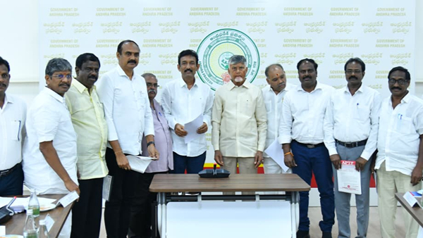 AP JAC Amaravati defers agitation following talks with Chandrababu AP JAC Amaravati defers agitation following talks with Chandrababu