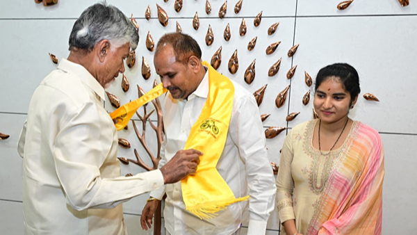 Majji SrinivasaRao Quits YSRCP Joins TDP With Daughter in Setback for Botsa Satyanarayana Majji SrinivasaRao Quits YSRCP Joins TDP With Daughter in Setback for Botsa Satyanarayana