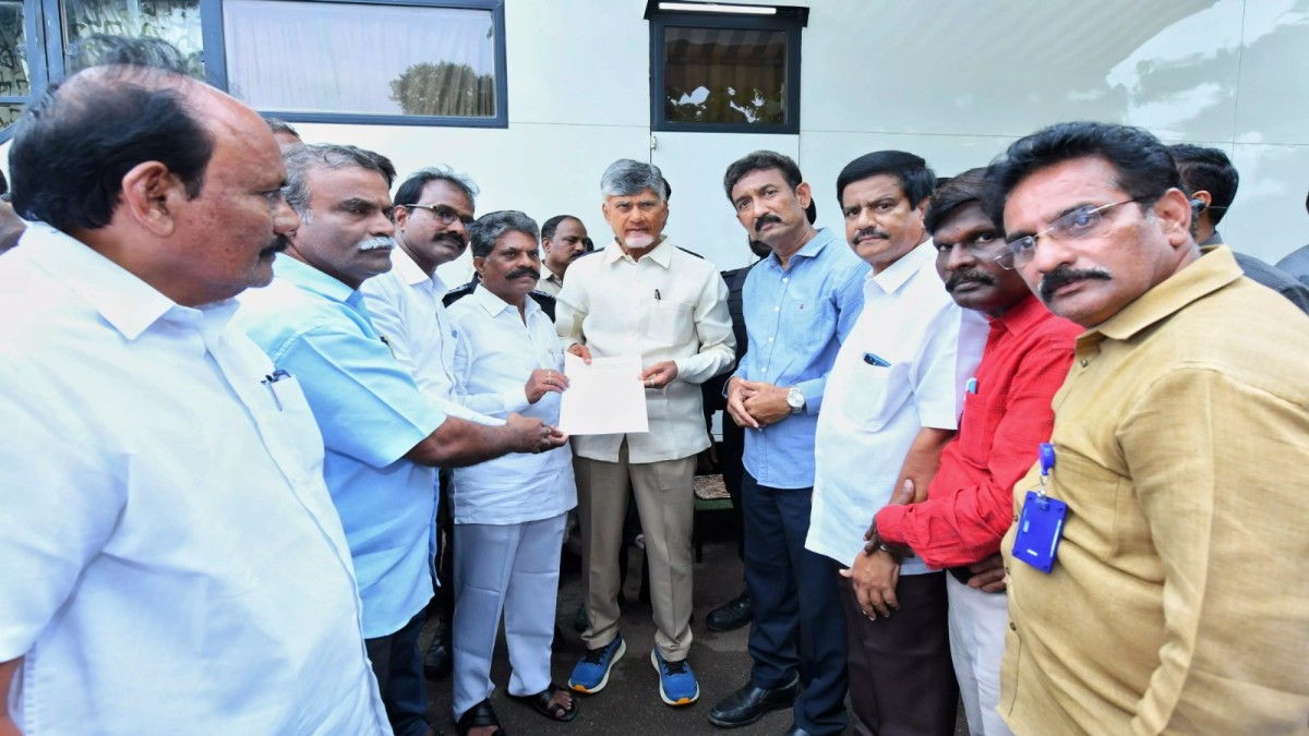 ఉద్యోగులకు గుడ్ న్యూస్ - పీఆర్సీ, బకాయిల పై చంద్రబాబు స్పష్టత, రేపే ముహూర్తం..!!