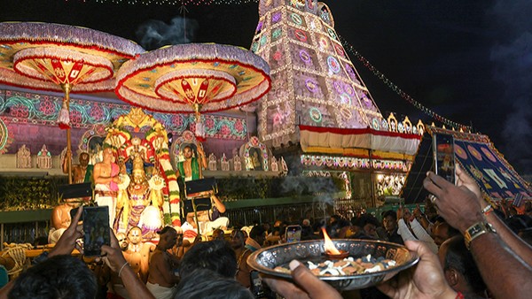 Devotees Pack Mada Street as Sri Malayappa Swamy Rides Garuda Vahanam in a grand During Pournami Devotees Pack Mada Street as Sri Malayappa Swamy Rides Garuda Vahanam in a grand During Pournami