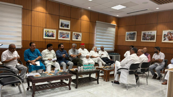 Third Front Takes Shape DMK MP Kanimozhi Meets Mamata After Uddhav Pawar Talks