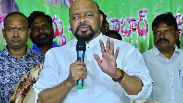 Konda Murali said Konda Surekha Refused to Say Sorry that is the reason for her minister dismissal