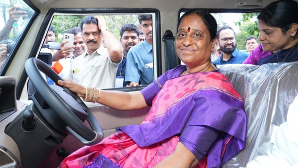 konda surekha dismissal Warangal Congress leaders are reportedly celebrating her removal from Cabinet konda surekha dismissal Warangal Congress leaders are reportedly celebrating her removal from Cabinet