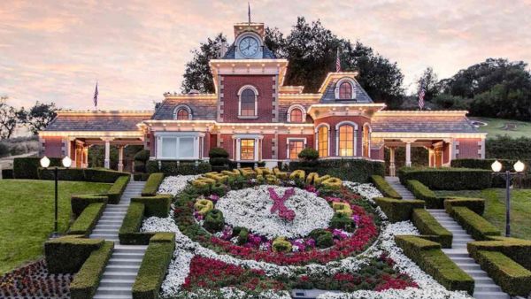 Michael Jackson Created A 2700 Acre Fantasy World Featuring Its Own Zoo Theatre And Private Amusement Park Michael Jackson Created A 2700 Acre Fantasy World Featuring Its Own Zoo Theatre And Private Amusement Park