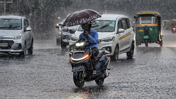 Moderate to Heavy rain lashes several areas in Andhra Pradesh and to continue further Bay of Bengal