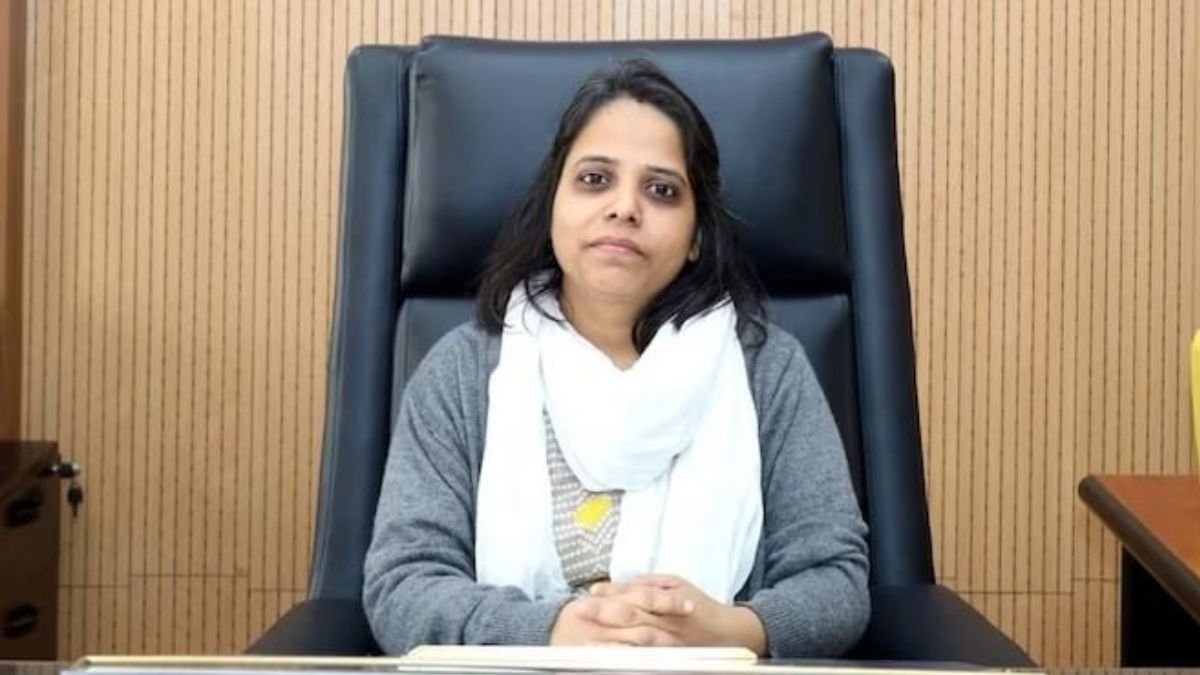 IAS Transfer: 50 రోజుల్లోనే పక్కన పెట్టేశారు! వాట్సాప్ గ్రూప్‌లోనే రచ్చ
