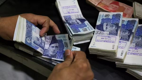 Pakistan Plans Smart Lockdown Amid Fuel Crisis 4-Day Work Week and Early Market Closures Under Review