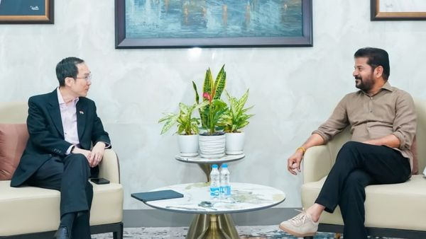 revanth-reddy-meets-singapore-delegation-telangana-investment-semiconductors-future-city-plans-discu revanth-reddy-meets-singapore-delegation-telangana-investment-semiconductors-future-city-plans-discu