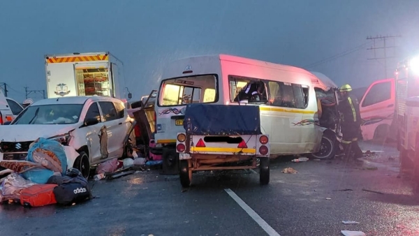 SouthAfrica In horrific incident Western Cape province 21 people died after 2 mini buses collided