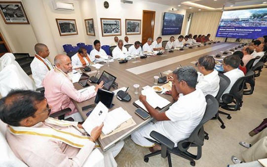 ttd-aeo-venkaiah-chowdary-calls-for-successful-conduct-of-navaratri-brahmotsavams-here-the-details ttd-aeo-venkaiah-chowdary-calls-for-successful-conduct-of-navaratri-brahmotsavams-here-the-details