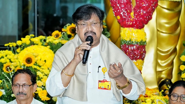 TDP MLC Varla Ramaiah Hits Back at Retired IAS IPS Officers Targeting CM Chandrababu