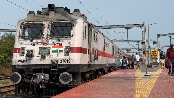 vijayadashami-rush-train-tickets-unavailable-hometown-travel-becomes-ordeal-here-the-details vijayadashami-rush-train-tickets-unavailable-hometown-travel-becomes-ordeal-here-the-details