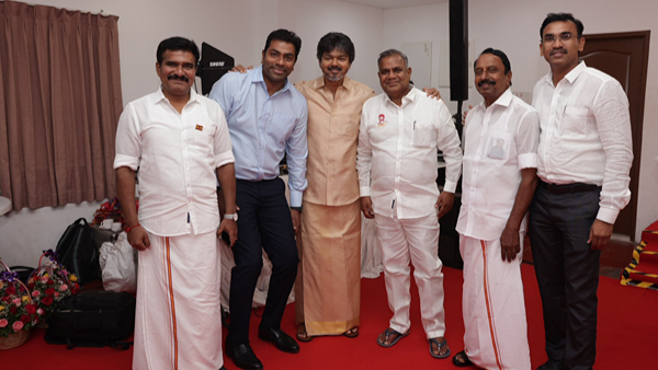 Vijay Ditches Blazer-Suit Returns to Traditional Panche for Front Name Reveal Vijay Ditches Blazer-Suit Returns to Traditional Panche for Front Name Reveal