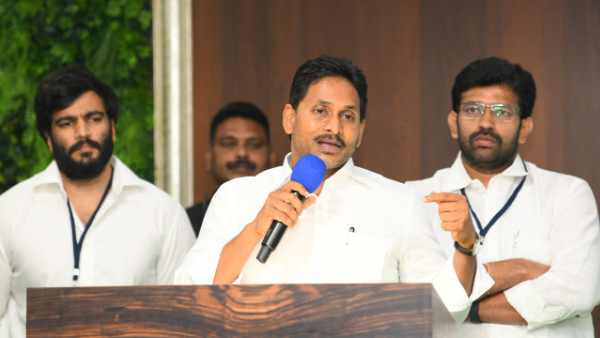 ys-jagan-focuses-on-party-strengthening-decides-to-be-available-in-tadepalli-as-reports ys-jagan-focuses-on-party-strengthening-decides-to-be-available-in-tadepalli-as-reports
