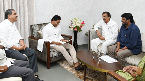 vijayasai reddy targets sajjala Ramakrishna over ysrcp-cpi talks vijayasai reddy targets sajjala Ramakrishna over ysrcp-cpi talks