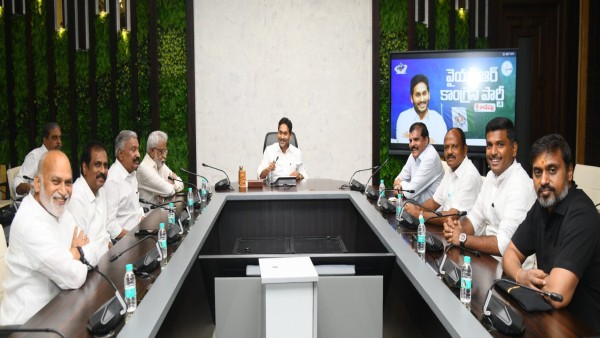 ysrcp-chief-ys-jagan-fixed-action-plan-to-the-party-regional-coordinators-over-local-body-elections ysrcp-chief-ys-jagan-fixed-action-plan-to-the-party-regional-coordinators-over-local-body-elections