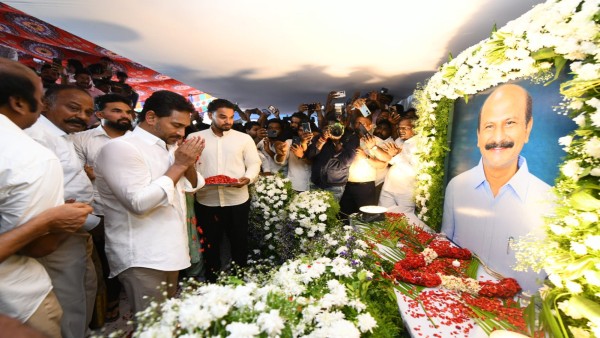 ys-jagan-assures-rajasekhar-s-family-of-ysrcp-support-re-collects-his-services-for-the-party-here