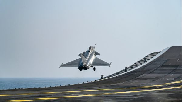 Rafale Marine Fighter Aircraft Makes Successful Maiden Landing on India s Carrier INS Vikrant Today