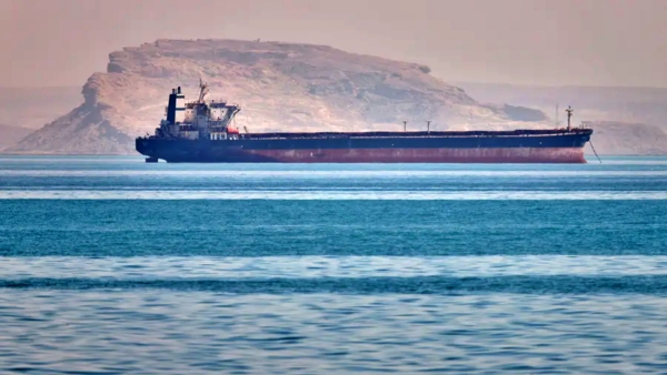 Attacks on seven oil tankers in one night in the Strait of Hormuz the war between Iran and America