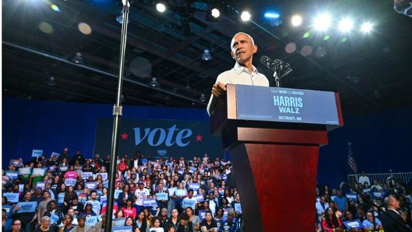 Barack Obama Slams Donald Trump Administration Calls US Midterm Elections Last Chance to Rein Him In