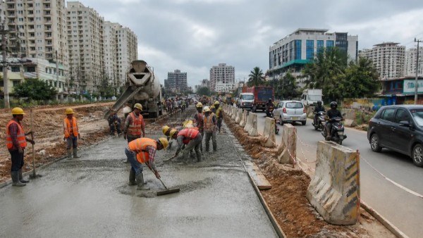 Bengaluru Considers Elevated Corridor or Short Flyovers on Hennur Bagalur Road to Ease KIA Traffic