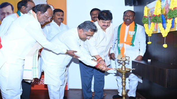 bjp-leader-sunil-bansal-issues-strong-warning-to-telangana-leaders-over-performance