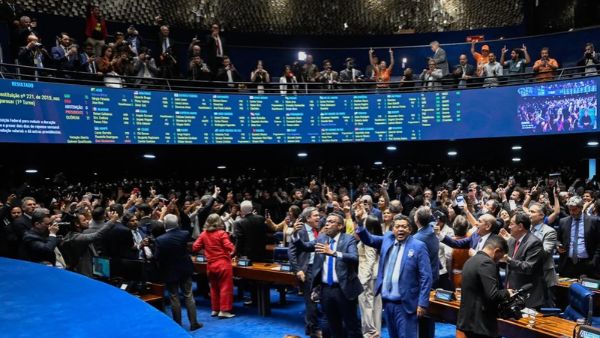 Historic Labour Reform in Brazil Maximum Workweek Cut to 40 Hours for 30 Million Employees Historic Labour Reform in Brazil Maximum Workweek Cut to 40 Hours for 30 Million Employees