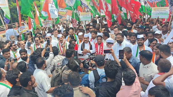 Chalo Lok Bhavan Rally by INDIA Alliance in Hyderabad Demanding CEC Resignation Over SIR ministers arrest Chalo Lok Bhavan Rally by INDIA Alliance in Hyderabad Demanding CEC Resignation Over SIR ministers arrest