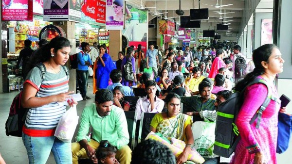 dasara-holidays-begin-roads-bus-and-railway-stations-witness-heavy-rush-here-the-details