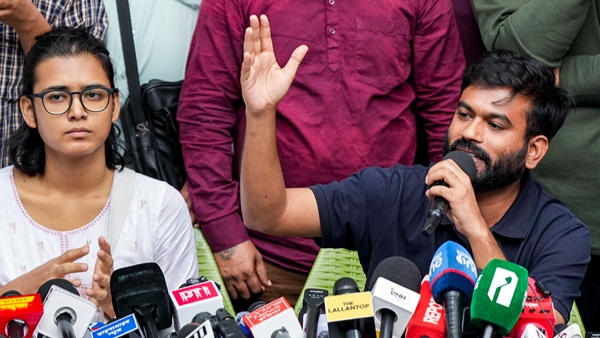 Opposition Including Mamata Kejriwal and Stalin Condemn Detention of Abhijeet Dipke Neha Bora Opposition Including Mamata Kejriwal and Stalin Condemn Detention of Abhijeet Dipke Neha Bora