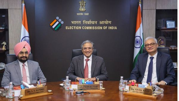 RTI Reveals Cabinet Secretariat Decision On Election Commissioners Charges Against Senior Officer