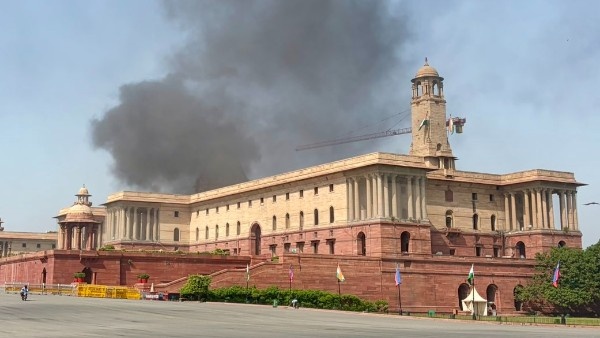 Fire Breaks Out Reported at Delhi North Block Where Ministries of Home Affairs and Finance Located Fire Breaks Out Reported at Delhi North Block Where Ministries of Home Affairs and Finance Located
