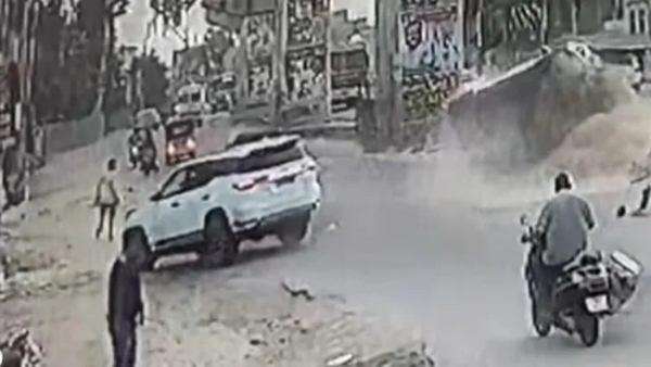 Fortuner car wreaks havoc in Hyderabad city today causing an i 10 to overturn what happened next Fortuner car wreaks havoc in Hyderabad city today causing an i 10 to overturn what happened next