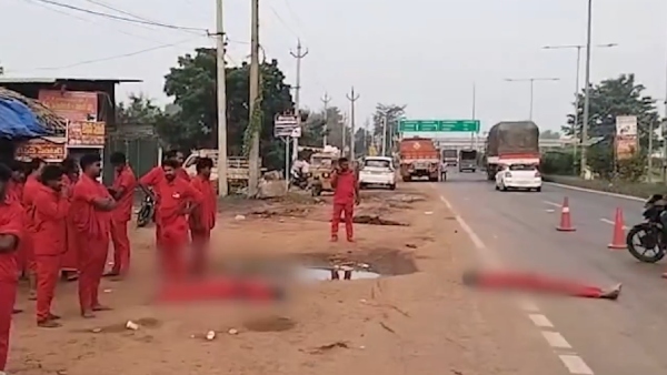 Kakinada Road Accident 4 Bhavani Devotees Killed Asha Worker Dies in East Godavari CM Chandrababu expresses grief Kakinada Road Accident 4 Bhavani Devotees Killed Asha Worker Dies in East Godavari CM Chandrababu expresses grief