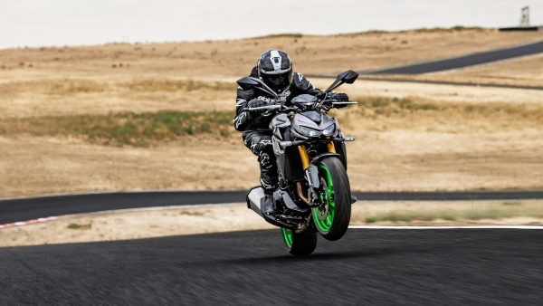 Kawasaki Z1100 Updated Model Launched in India at Rs 12 79 Lakh with 136hp Power and Hi-Tech Features