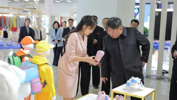 Kim Jong Un Death Rumors Debunked North Korean Leader Appears with Daughter at Exhibition in Pyongyang Kim Jong Un Death Rumors Debunked North Korean Leader Appears with Daughter at Exhibition in Pyongyang